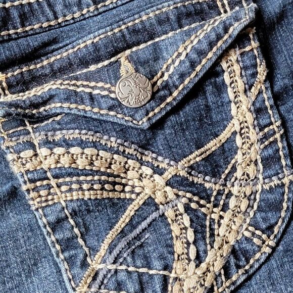 Ariya Blue Jean Shorts Size 9/10 - Picture 4 of 7